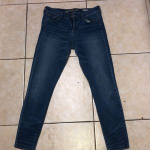 Blue skinny jeans😊